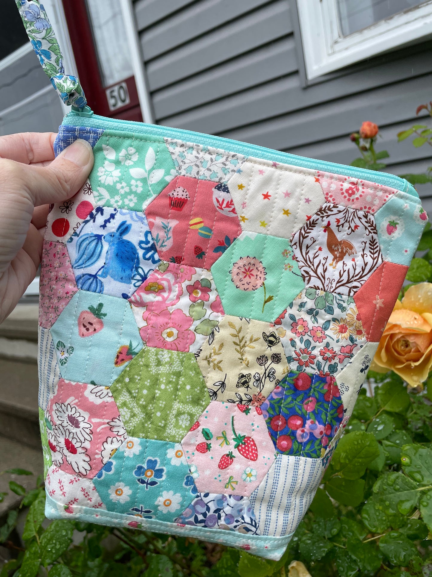 Hand pieced quilted zipper bag