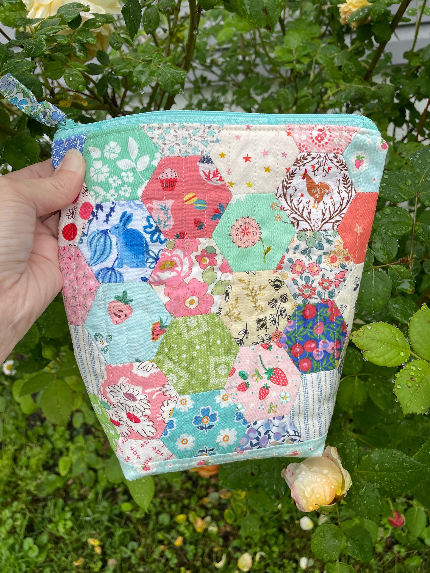 Hand pieced quilted zipper bag