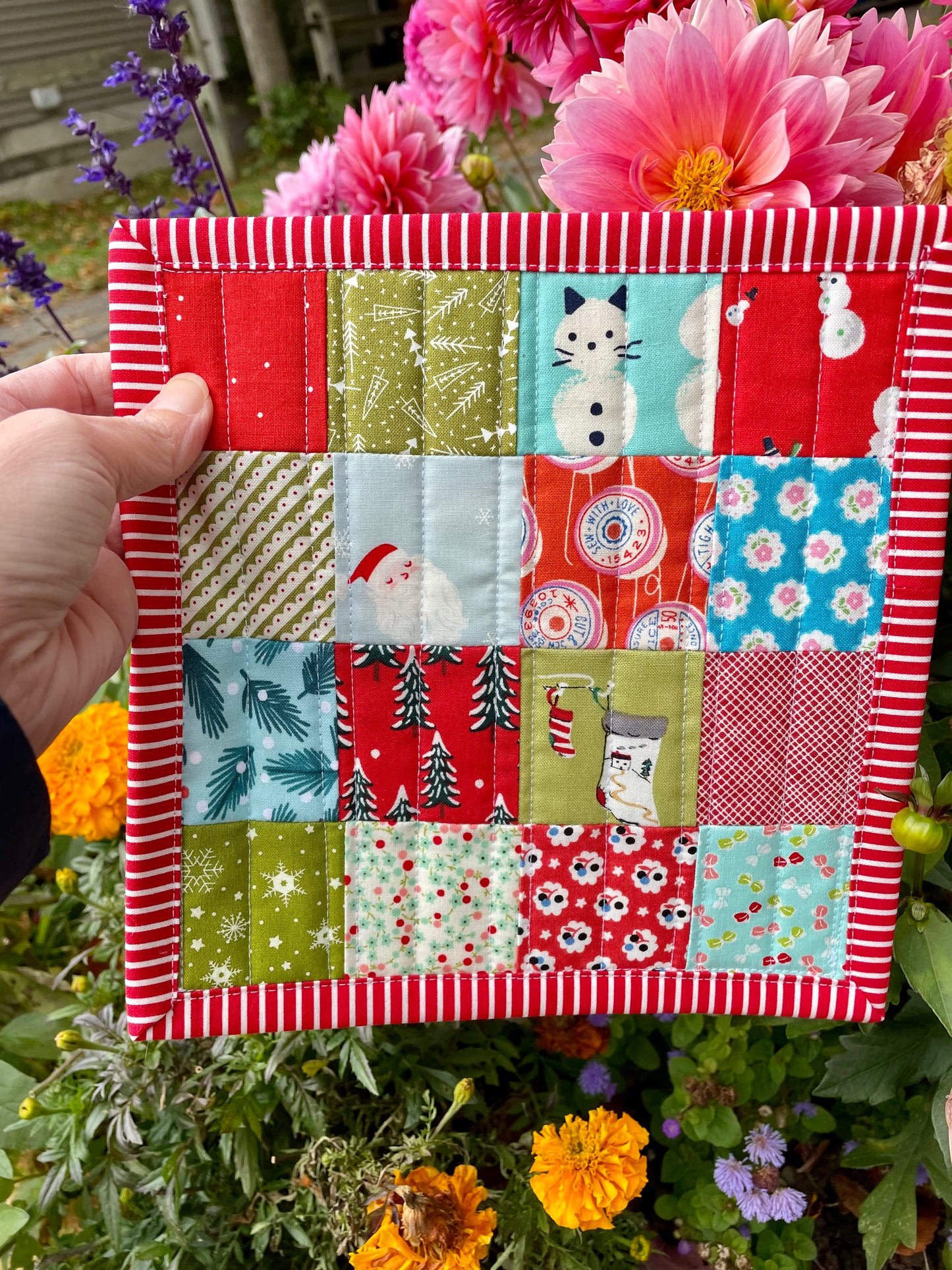 Holiday patchwork table mat