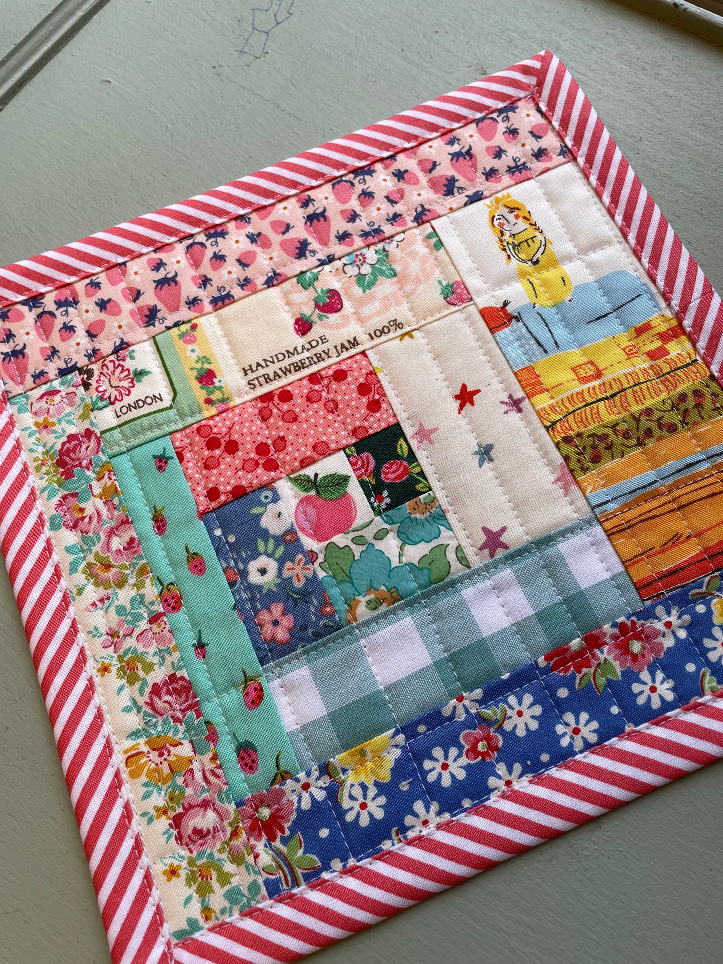 Log Cabin Style Quilted Table Mat