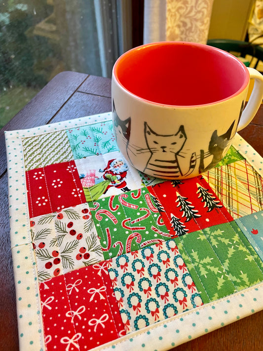 Holiday patchwork table mat